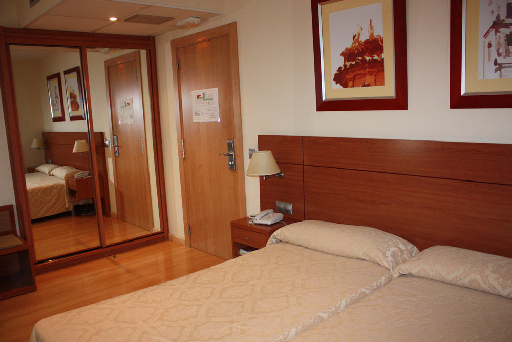Hotel Palacios Alfaro Room photo